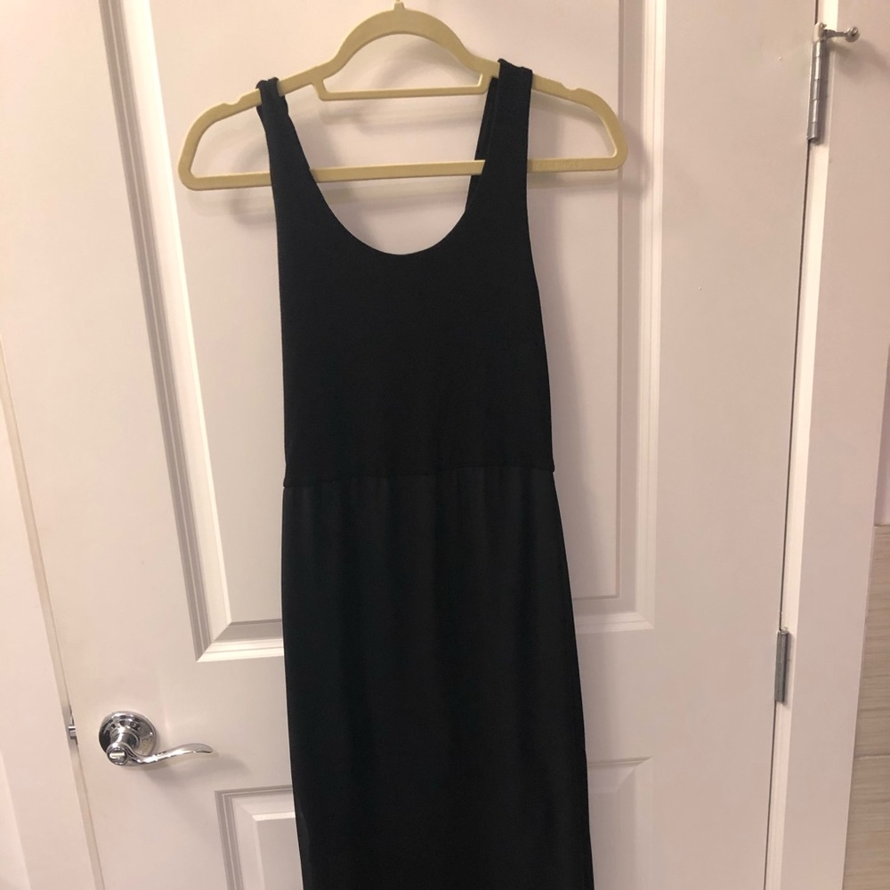 Long black sleeveless dress.